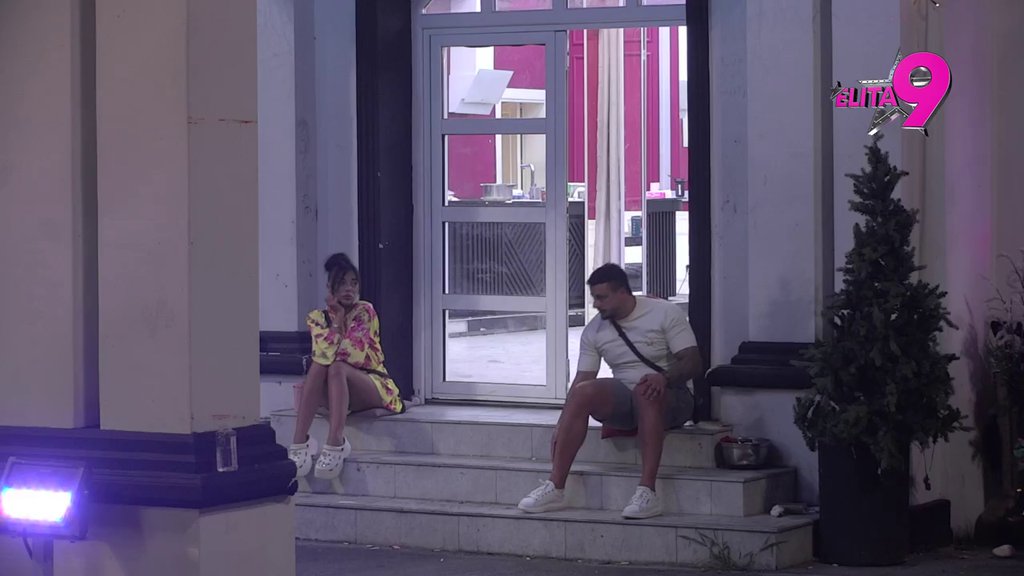 Imaš snimak gde se ljubiš sa dedom! Terza ponovo pokazao da nije svario Sofijinu aferu, ona ga šokirala opravdanjem: Ne sećam se da smo se poljubili! (VIDEO)