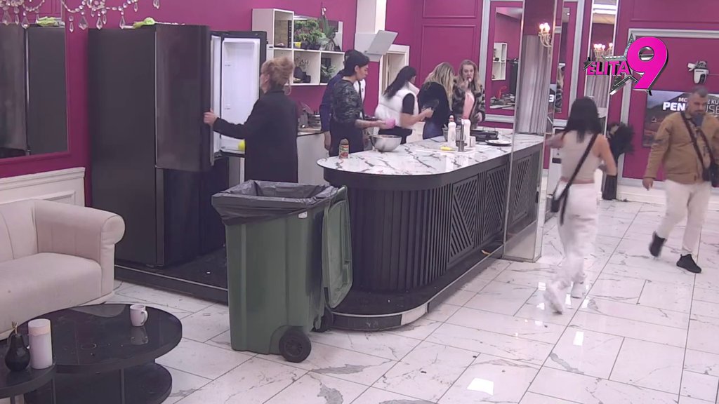 SVAKA TI ČAST! Mama Džehva nahvalila ovu učesnicu, a kad je otvorila frižider, zamalo se nije onesvestila! (VIDEO)