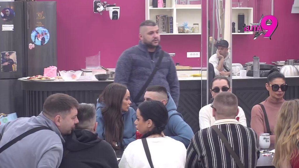 Ona je dokazala da bi radila nešto sa mojim drugarima! Asmin zamerio Bori što se grlio sa Aneli, LJUBOMORA NA MAKSIMUMU! (VIDEO)