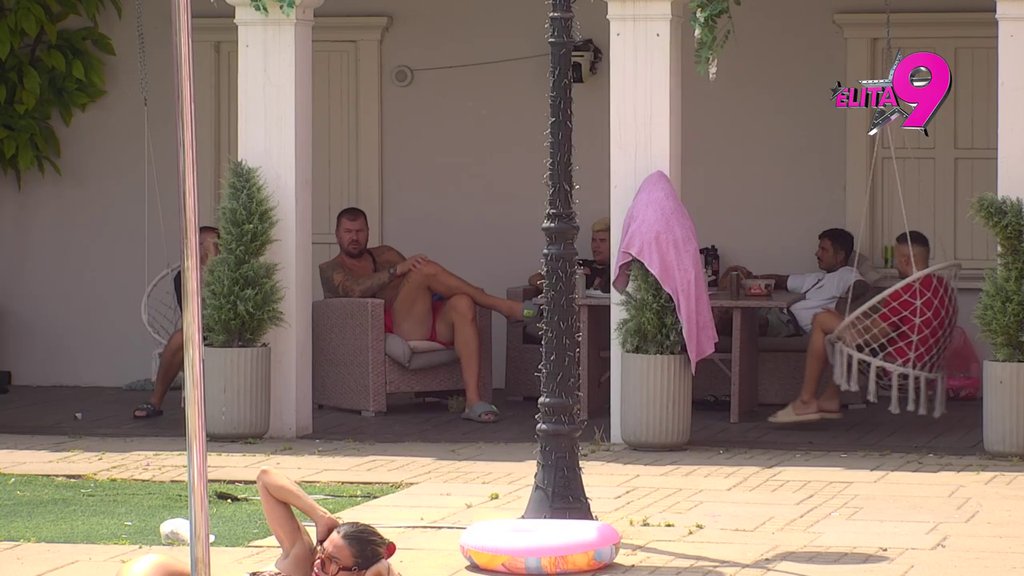 Lopatama bi ga isterali! Uroš pitao Daču da ga vodi po MANASTIRIMA, on istakao da tamo NE BI SMEO NI DA KROČI! (VIDEO)