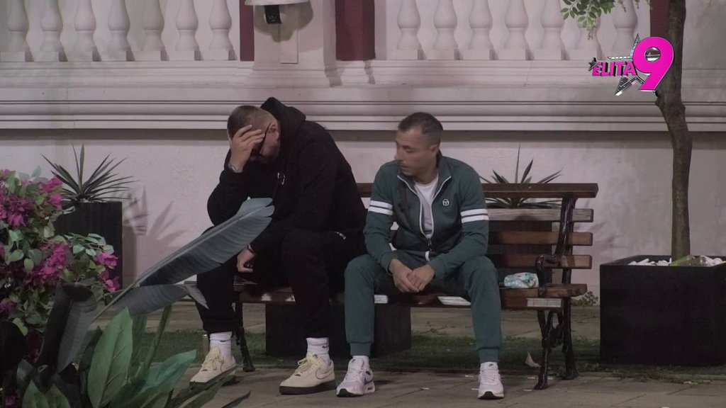 JANJUŠ SE SLOMIO OD BOLA! Lio suze zbog pokojnog brata, prisetio se Mihailovog rođenja (VIDEO)