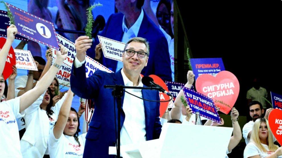 DOMAĆINI RANO JUTROS UPALILI MAŠINE: Traktori krenuli ka Novom Sadu na skup podrške Vučiću (VIDEO)