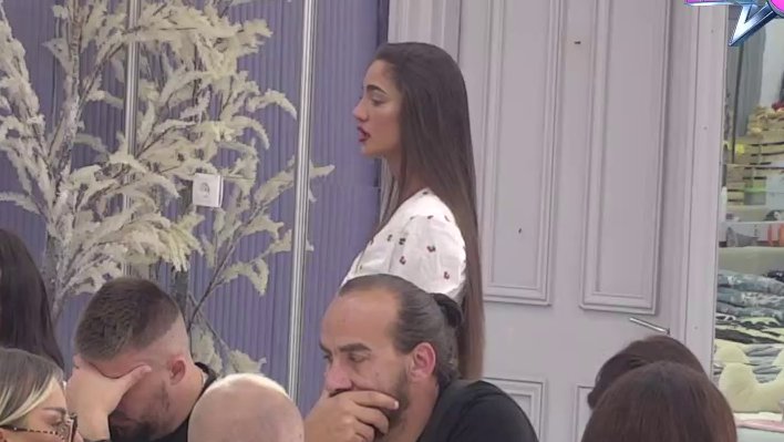 MIZERAN JE I MNOGO ISKOMPLEKSIRAN: Ivan poistovetio Jelenu i Stanića, Anđela pecnula Gastoza, on rešio da joj samo KLIMA GLAVOM! (VIDEO)