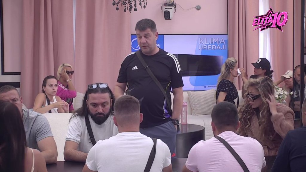 Nova tura obračuna Janjuša i Marinkovića! Obezbeđenje ih razdvajalo, a sada su nastavili sukob za crnim stolom, ORI SE SVE (VIDEO)