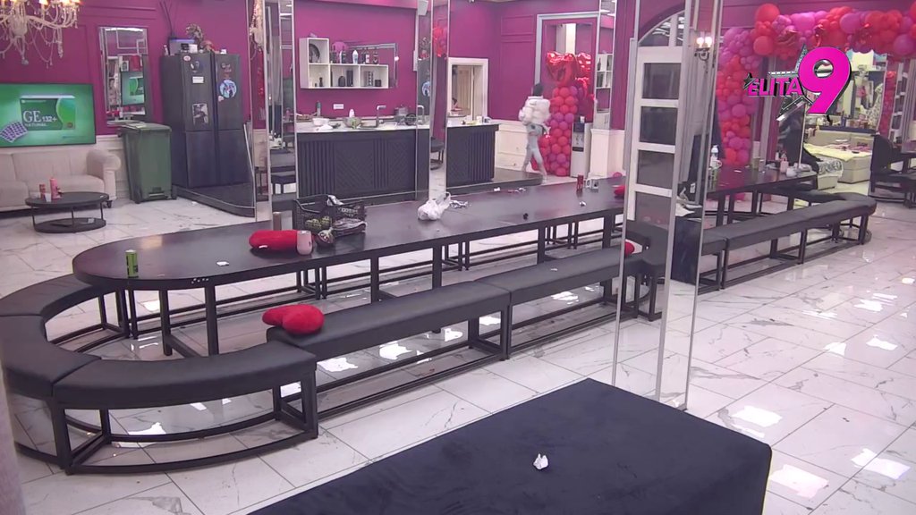 Na rečima jaka, na delima slaba! Teodora nije smela da se vrati na žurku, pa počela da izmišlja razloge ostanka u kući! (VIDEO)