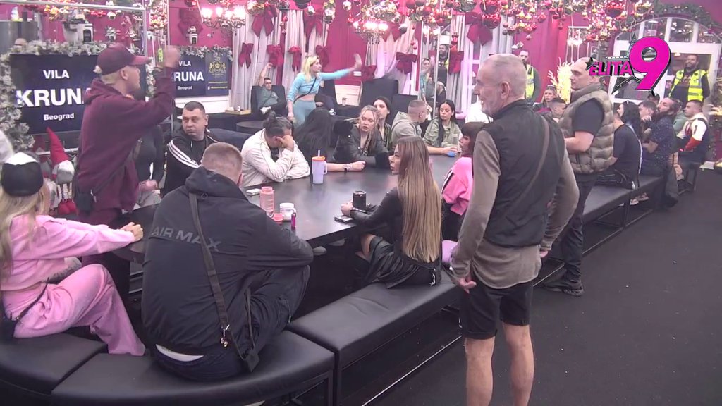 OPŠTE RASULO U BELOJ KUĆI! Trese se crni sto, epohalni sukob zbog NAJSUJETNIJIH UČESNIKA! (VIDEO)