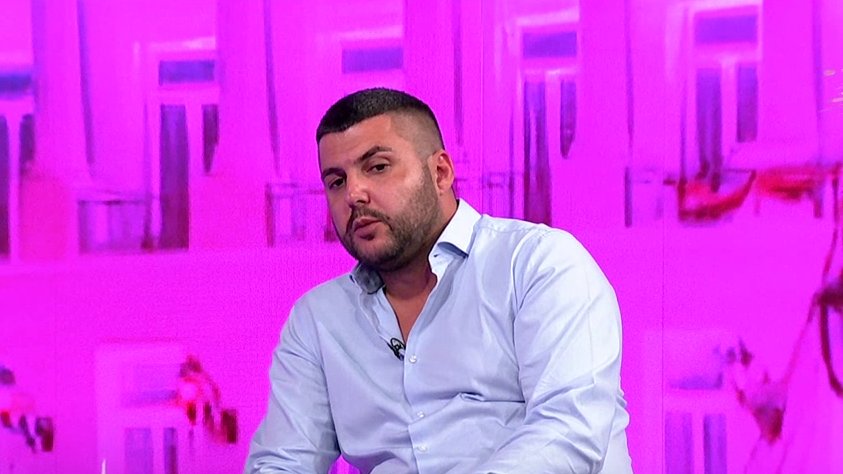 Žestok obračun u emisiji! Asmin ušao u sukob sa njegovom bivšom podrškom, ona ga žestoko iskritikovala, a on joj uzvratio bez zadrške: Nemoj da objavim šta si mi pisala (VIDEO)