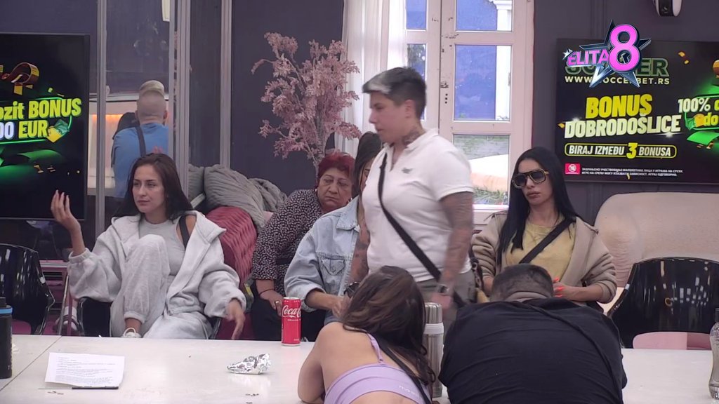 Ne zna gde udara: Stefani zbunjena zbog oglašavanja majke, Matora se sladi jer je Nina stavila nju ispred Munje, pa napravile HAOS sa Dujkovićem! (VIDEO)