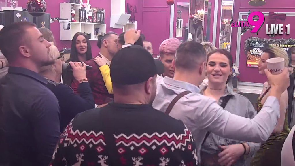 DALI NOVU ŠANSU SVOJOJ LJUBAVI U 2026.! Bora i Anastasija po ko zna koji put pogazili reč, razmenjuju strastvene poljupce! (VIDEO)