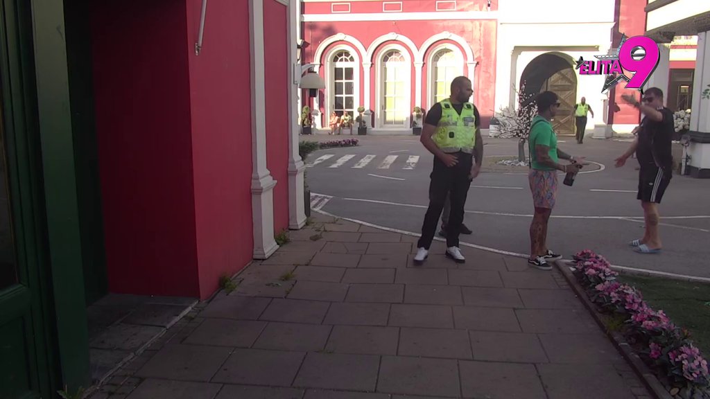LETI PERJE NA SVE STRANE: Filip ušao u žestok verbalni okršaj sa Mićom zbog Aneli! (VIDEO)