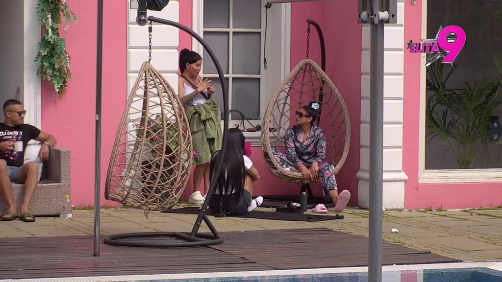 Očitale joj bukvicu: Jakšićka i Vanja pokušale da dozovu Dušicu pameti, ali uzalud! (VIDEO)