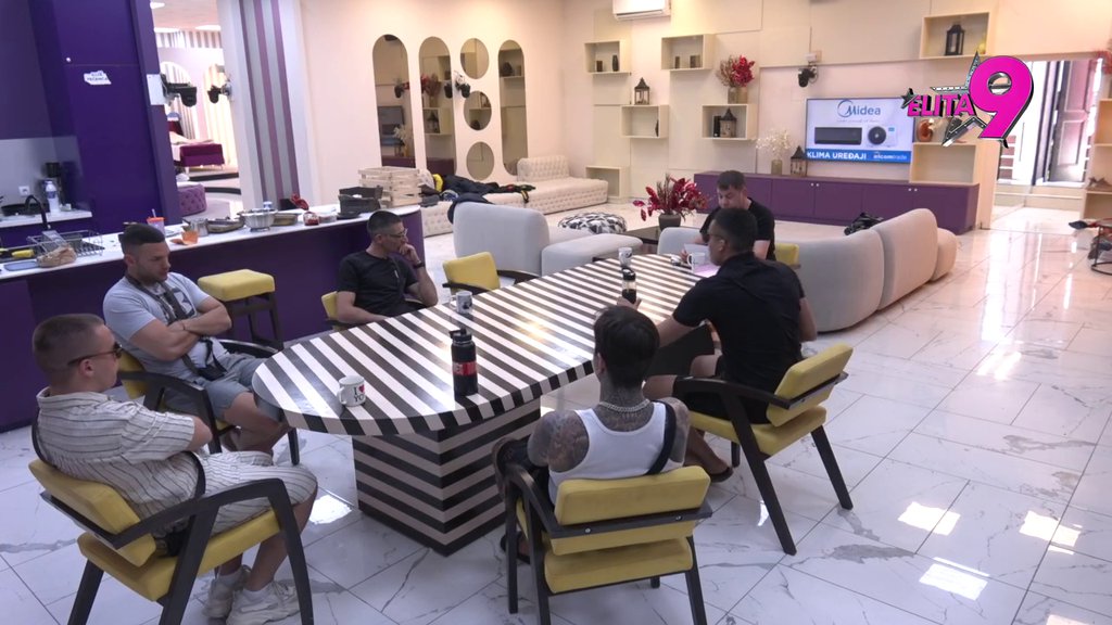 Luka je inicirao priče o PRSTIĆIMA, o Anđelu i Mininoj izdaji! Dača otkrio da je Vujović MASTERMAJND, Anita sluša NJEGOVE KOMANDE! (VIDEO)