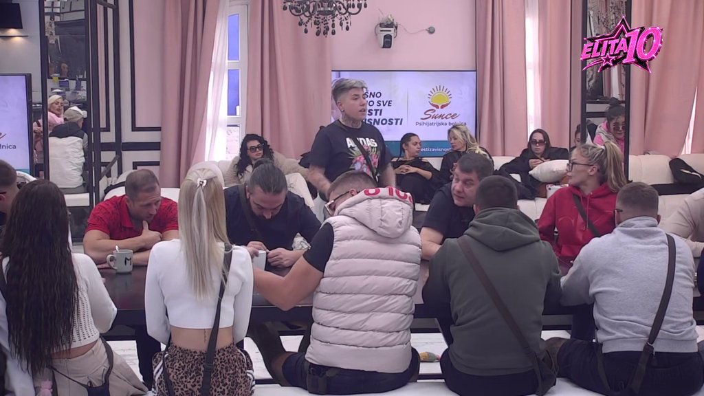 Laže i radi katastrofalne stvari, a narod se sažali: Matora misli da je Aneli maherka za glumljenje žrtve, unakazila nju i Đukića! (VIDEO)