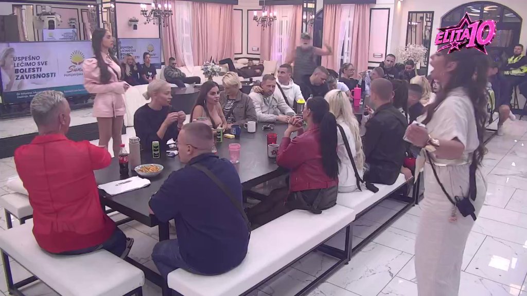 Postala si kmet: Mića nazvao Miljanu Anđelinim slugom nakon hvalospevca o njoj, pa zaratila žestoko sa Ivanom Marinkovićem!  (VIDEO)