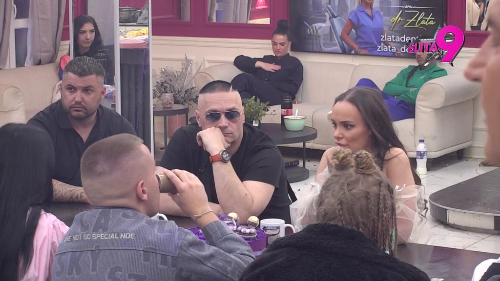 GUŠE SE U SVOJOJ TOKSIČNOSTI: Teodora žmuri pred Bebičinim ljubomornim ispadima, on ponovo pokušao da opravda svoj SKANDALOZAN postupak! (VIDEO)