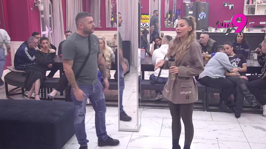 NIJE ISTINA DA NISMO U DOBROM ODNOSU: Aneli svim silama tvrdi da je u idiličnom odnosu sa bratom Ajlinomm, Asmin skočio kao oparen na njeno izlaganje: LAŽEŠ, TEBE IZBEGAVAJU I KOMARCI! (VIDEO)