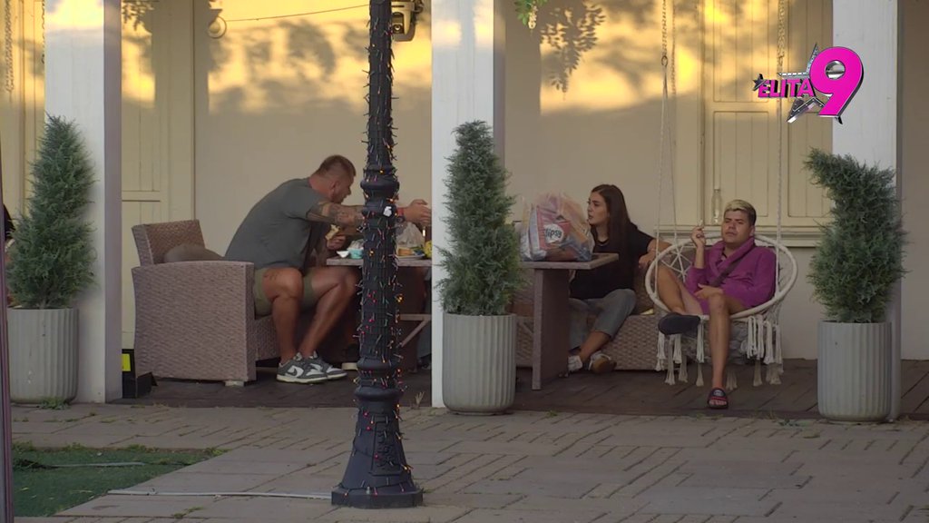 Ori se dvorište! Janjuš zaurlao na Anastasiju jer mu je posle bukvice spomenula ćerku: Makni se kretenko, samo da mi je videti tvog ĆAĆU (VIDEO)