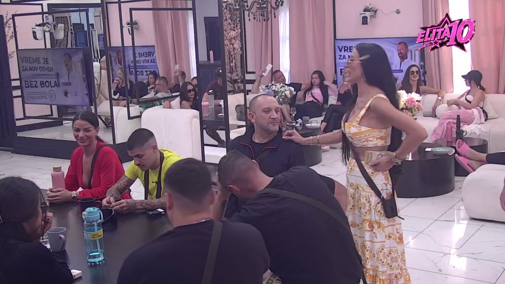Poršelina razvezala jezik o Jakšićki: Oplela kao nikad do sad, ona pokušala da je poklopi, pa se parkirala na mesto (VIDEO)