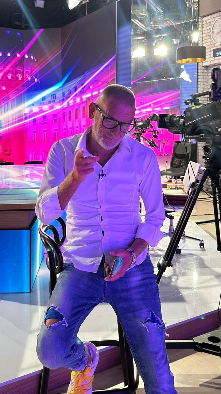 Polupana je i nije normalna: Lepi Mića urnisao Aneli zbog odnosa sa Filipom, a evo šta kaže za Minu Vrbaški nakon haosa ispred Pink! (VIDEO)
