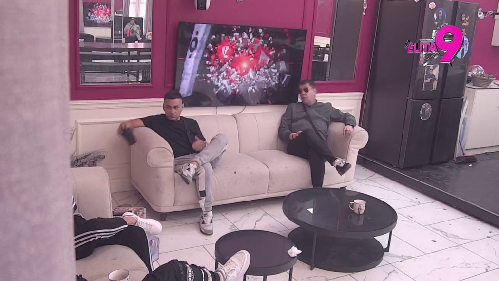 Zna se da se sviđamo jedno drugome, a to što si hteo da žmuriš... Teodora ne može da smisl Bebicu, opalila mu surov šamar realnosti! (VIDEO)