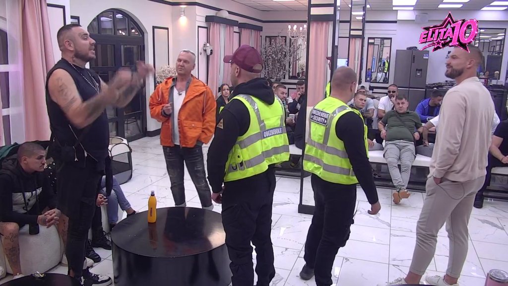 Obezbeđenje uletelo munjevitom brzinom! Car zapenio zbog Osmakčića, urla na sve strane, pa se obratio Gloriji: Kad te je isprebijao kao kravu... (VIDEO)
