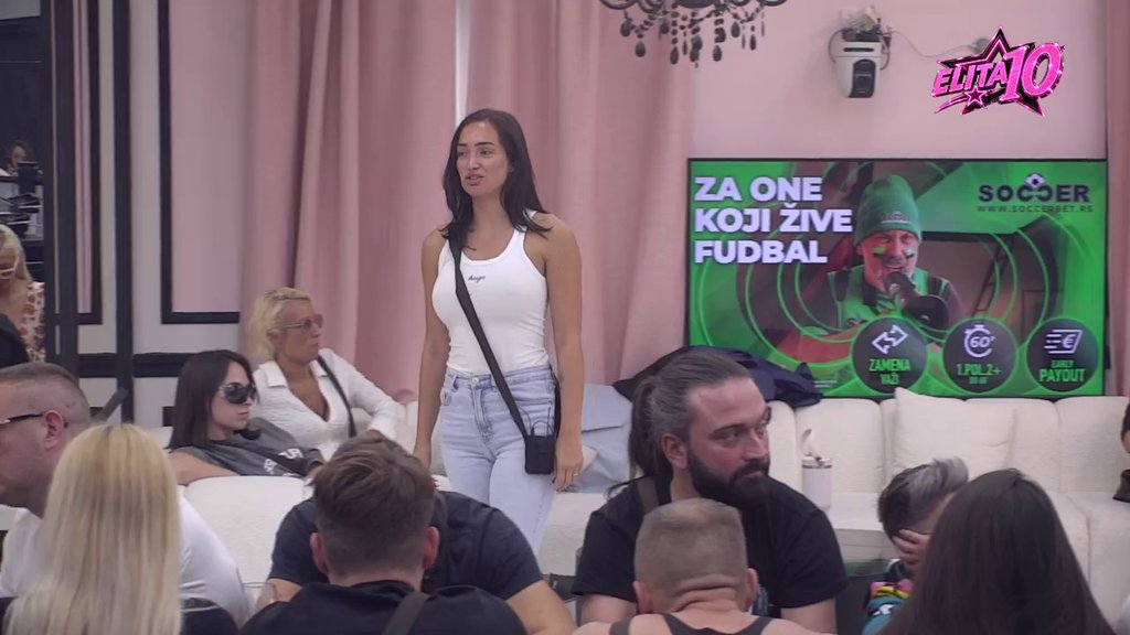 LAURA ZAČEPILA USTA SVIMA! Evo u koga je zapravo zaljubljena i ko joj se najviše sviđa (VIDEO)