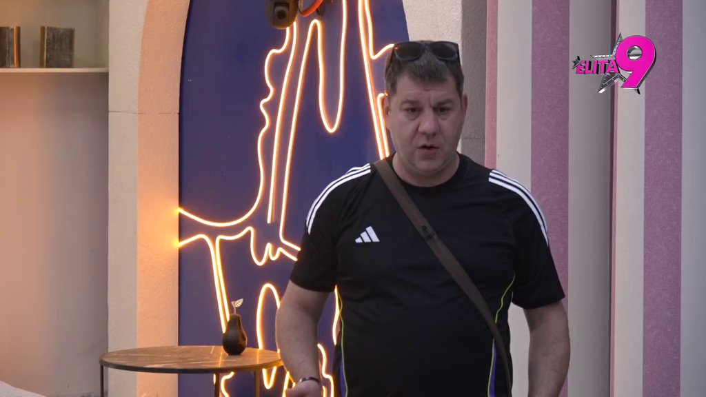 Ivan diriguje MLAĐIM UČESNICAMA kad treba da se NAPADNE Aneli?! Mića tvrdi da je Marinković glavni organizator HAJKE protiv Ahmićke! (VIDEO)