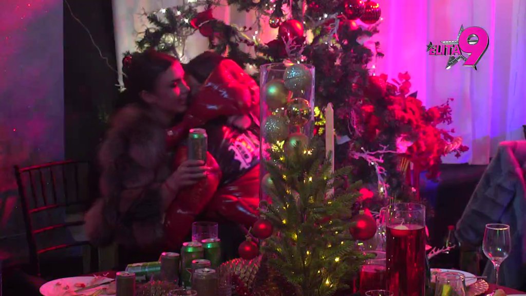 Posle svađe, sve je slađe: Anita i Luka ponovo u ljubavi, pljušte poljupci na sve strane! (VIDEO)