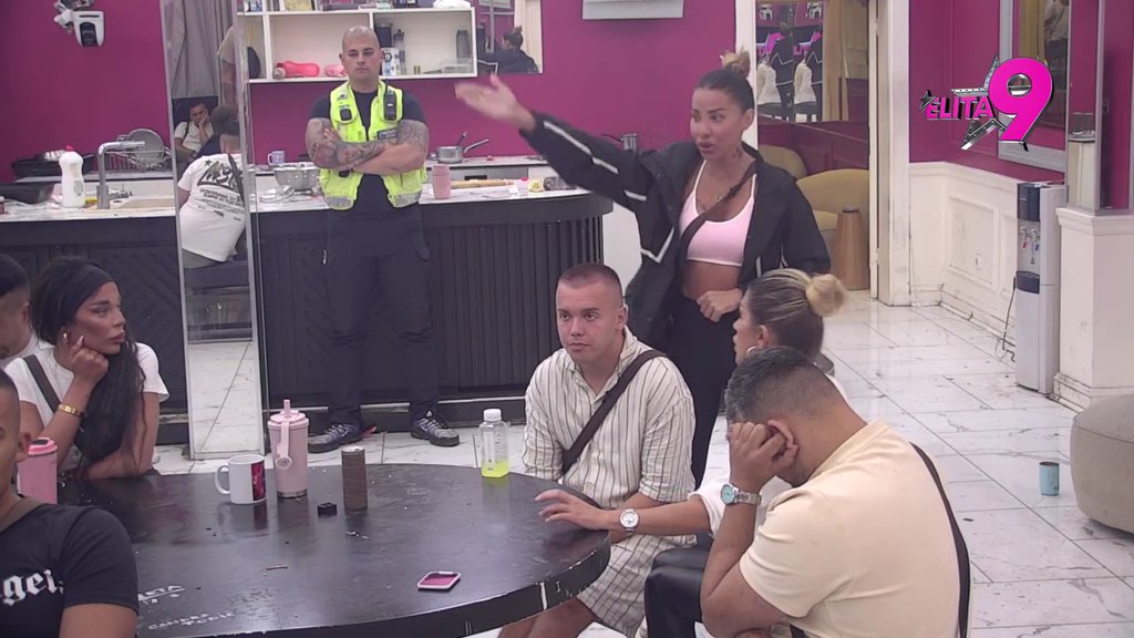 SVE SE ORI ZA CRNIM STOLOM! Aneli i Stanija ponovo u klinču, Dača i asmin u brutalnom obračunu: Maja ne trpi seljake (VIDEO)