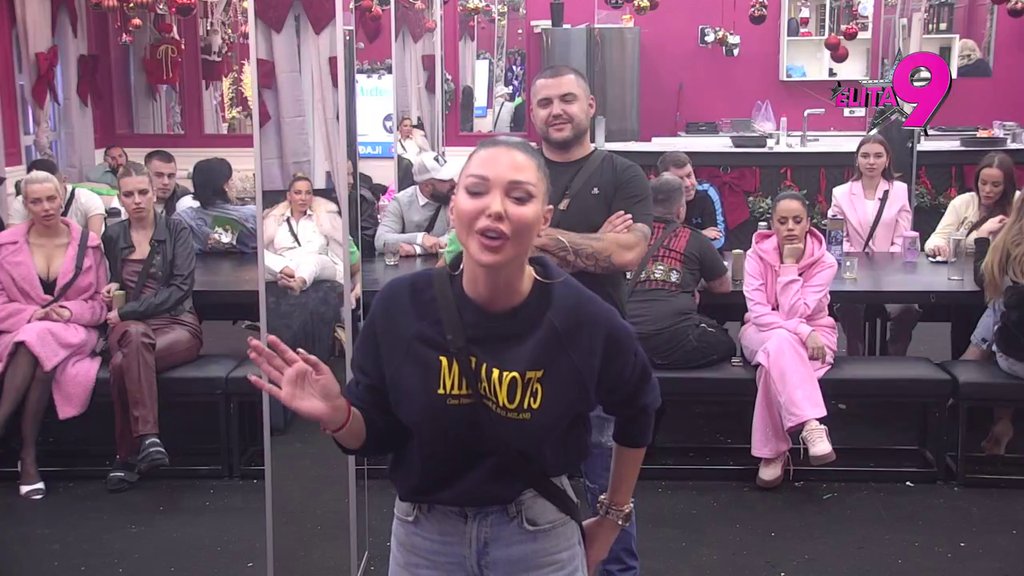 Ja bih zbog nje izgubio glavu: Peckalice između Maje i Asmina ne prestaju, ona ga ponovo odjavila pesmom (VIDEO)