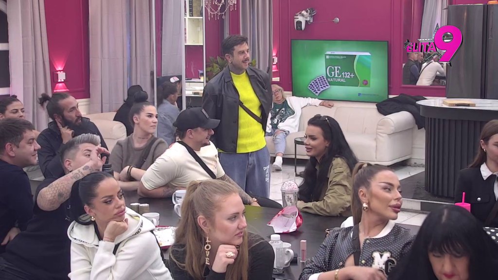 SREDA DEVOJKA: Takmičarke osule rafal po Maji zbog igrica sa Filipom u kupatilu (VIDEO)