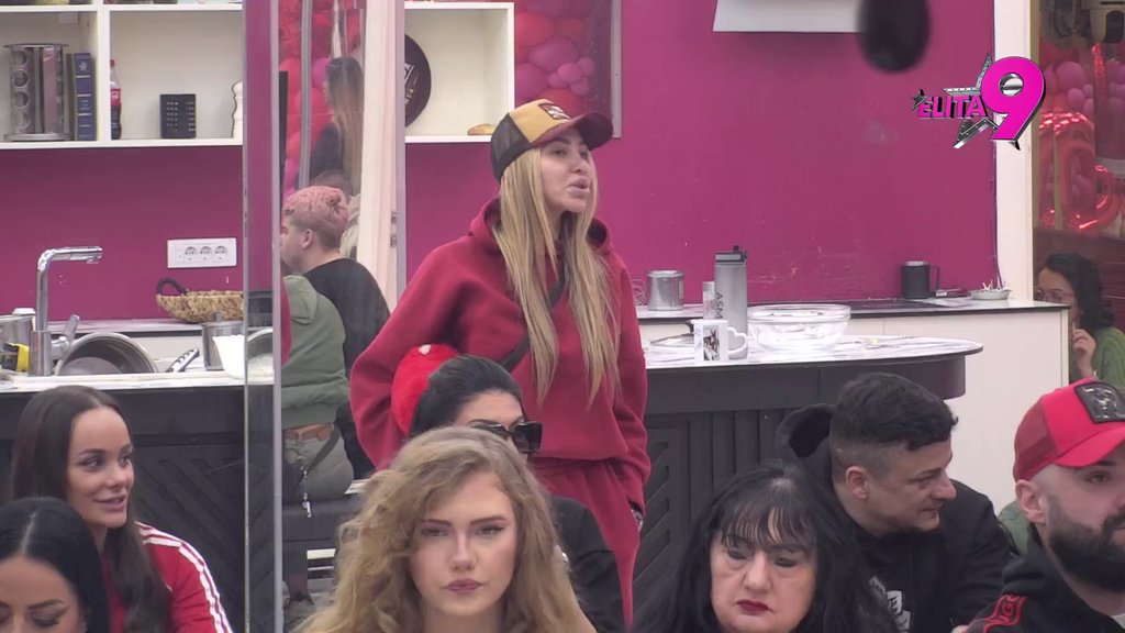 Ovo je nepoštovanje mene! Luka besan kao ris: Žestoko zamerio Aniti gledanje ljubavnog klipa sa Anđelom, ona pokušala da prikrije suze (VIDEO)