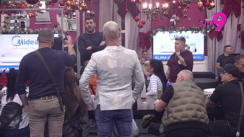 Sa 70 godina priča da će celog da ga stavi u usta: Matora obelodanila vruće razgovore Milosave i Jovana Rajića, nastao haos u Beloj kući! (VIDEO)