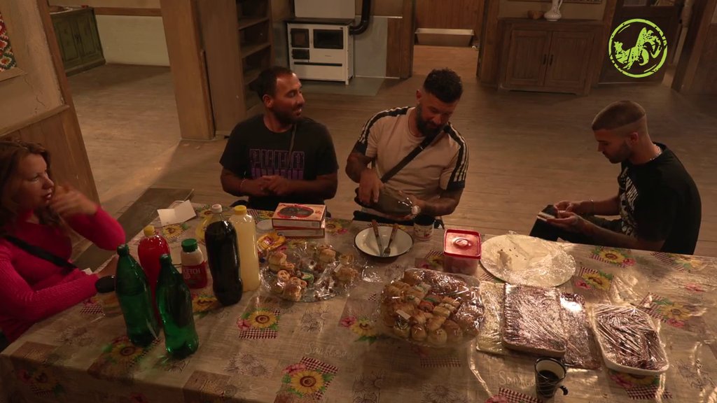 DOBRA ATMOSFERA NA IMANJU! Peca i Lakić posebno raspoloženi, ponovo ukrstili glasove i zapevali HIMNU Farme 8 (VIDEO)