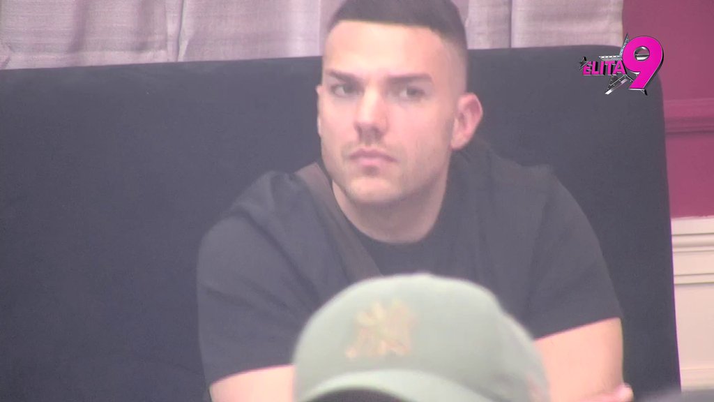 Rekla ni kap alkohola, a onda se ovde prevrnula na leđa: Kačavenda završila na samom dnu zbog alkoholisanja utorkom, Terza je zgazio kao mrava! (VIDEO)