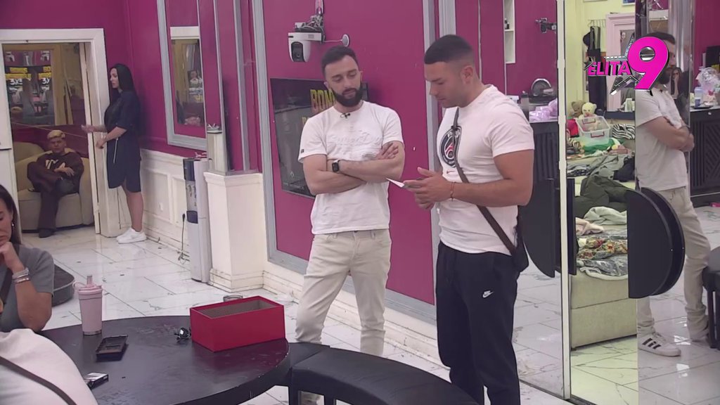 Ne zna se ko je emotivniji! Ni Apolon sa Zvezdare nije ostao imun, Sara isplakala more suza zbog čestitke od majke: Više ti neću opraštati greške (VIDEO)