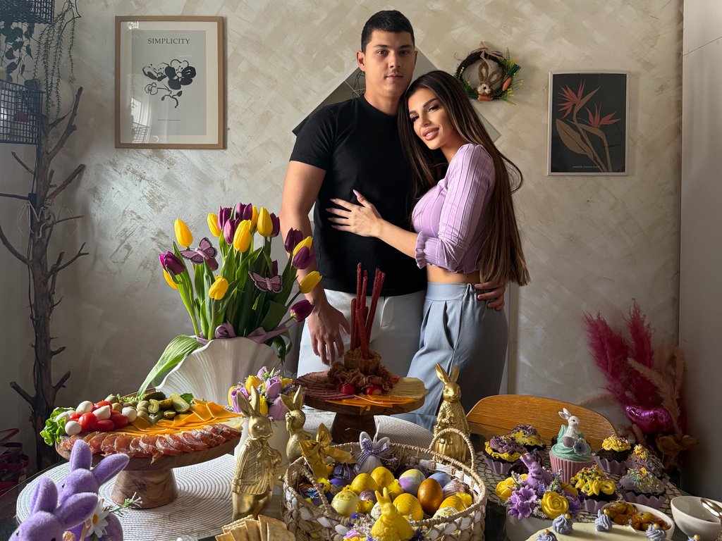 Nas troje smo porodica, UŽIVAMO: Ena i Peja otvorili vrata svog doma za Vaskrs, ona progovorila o odnosu sa Zlatom, pa priznali: Zajedno smo bojili jaja, a Matija... (FOTO)