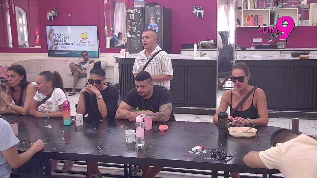 STAVIO SVE KARTE NA STO! Dača otkrio kada mu je Kačavenda priznala da je bila intimna sa Janjušem (VIDEO)