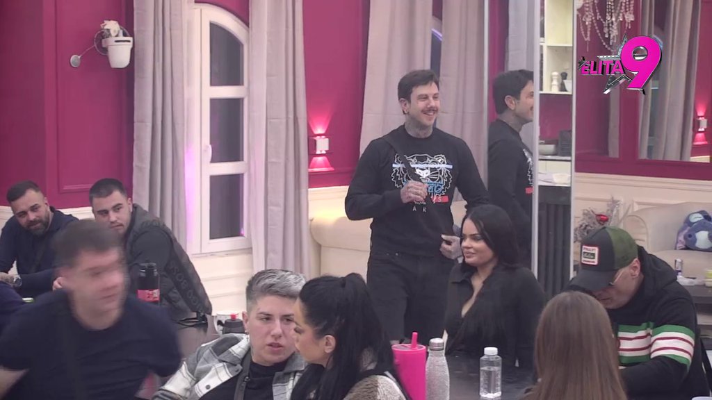 Misle da mu je ovo karma za sve! Učesnici ismejali Bebičino stanje zbog Teodore, uvideli da je Delićeva NIKAD SREĆNIJA: Daje mu na kašičiću, samo onoliko koliko je dovoljno (VIDEO)