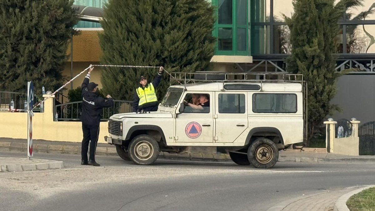 DRAMA U SKOPLJU! Zapaljena 2 automobila Ambasade Bugarske: Policija traga za mladićem zbog sumnje da je podmetnuo požar