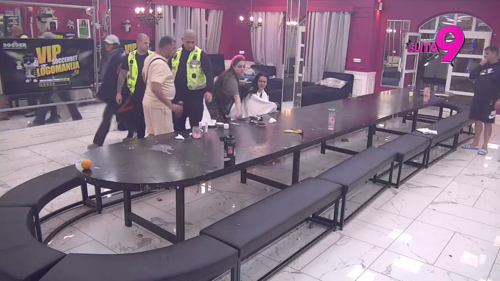 Obezbeđenje preplavilo Belu kuću: Anastasija i Bora krše i lome na sve strane, psuju jedno drugom sve po spisku (VIDEO)