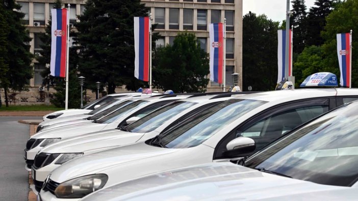 Važno! Od sutra svi taksi automobili u Beogradu moraju biti potpuno beli, bez nalepnica