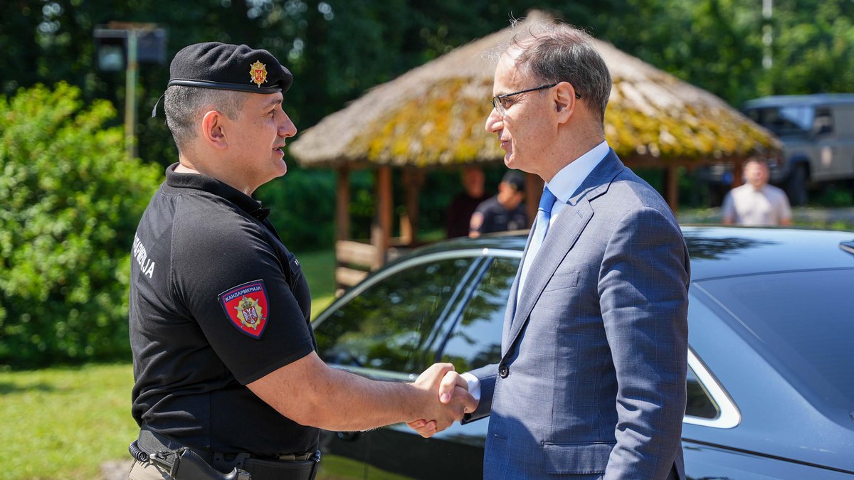 'JEDAN OD STUBOVA ODBRANE SRBIJE' Premijer Macut posetio je bazu Žandarmerije u Beogradu povodom jubileja