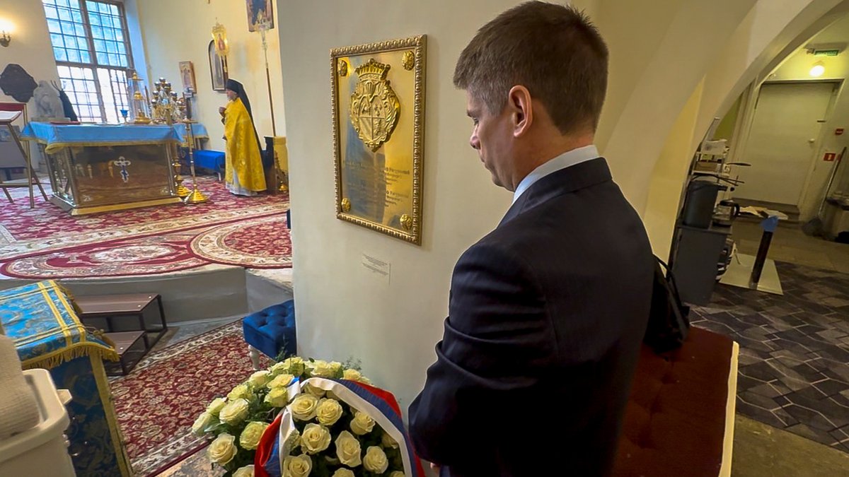 NA GROBU ČUVENOG GROFA SAVE VLADISLAVIĆA! Gujon: Srbin, ruski diplomata i najbliži saradnik ruskog cara Petra Velikog je simbol povezivanja Istoka i Zapada