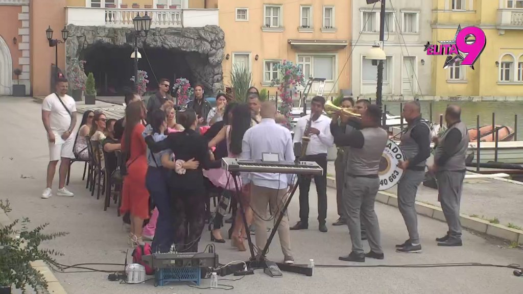 Maja i Bora sa trubačima napravili SPEKTAKL, a Asmin ni da ustane! Durdžić potonuo na proslavi rođendana svoje devojke! (VIDEO)