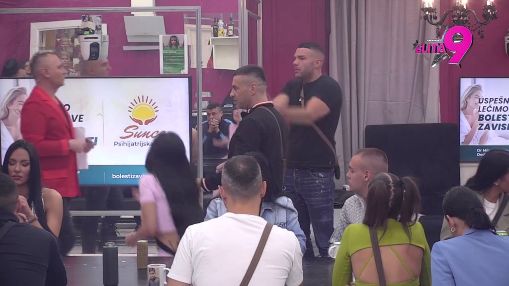 SPAVALE SU ZAJEDNO U ISTOM KREVETU! Uroš počeo da otvara pandorinu kutiju iz Anitinog i Tamarinog odnosa, najavio raskrinkavanje (VIDEO)