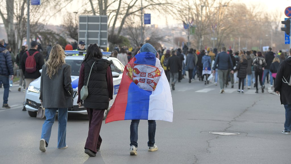 Studenti Filozofskog fakulteta odustali od blokade Mosta slobode! Osudili zloupotrebu od strane političara (FOTO)