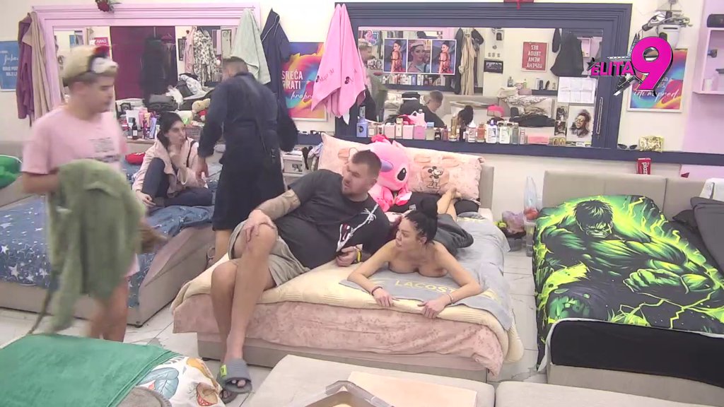 Znaš koji osećaj, UF! Janjuš gleda POŽUDNO u Majine gole grudi, ona mu priznala da je bio AKTIVNIJI DOK JE BIO U BRAKU! (VIDEO)