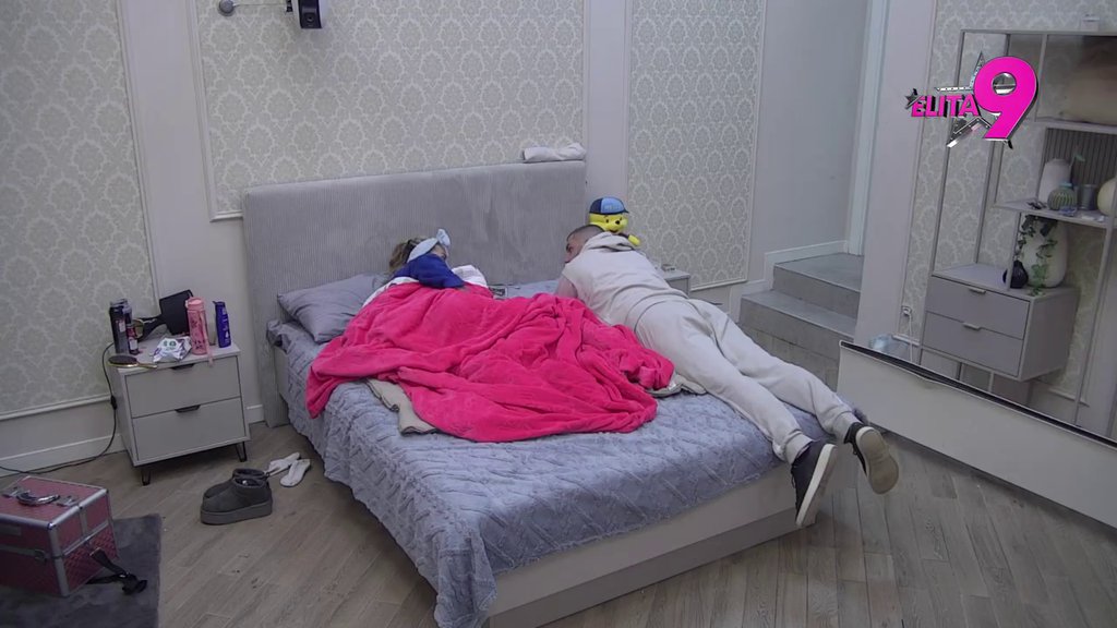 Plače kao kiša! Aneli roni gorke suze, Alibaba pokušava da je izdigne iz svega: Nora je deo tebe i deo mene, a to mi je najvažnije (VIDEO)