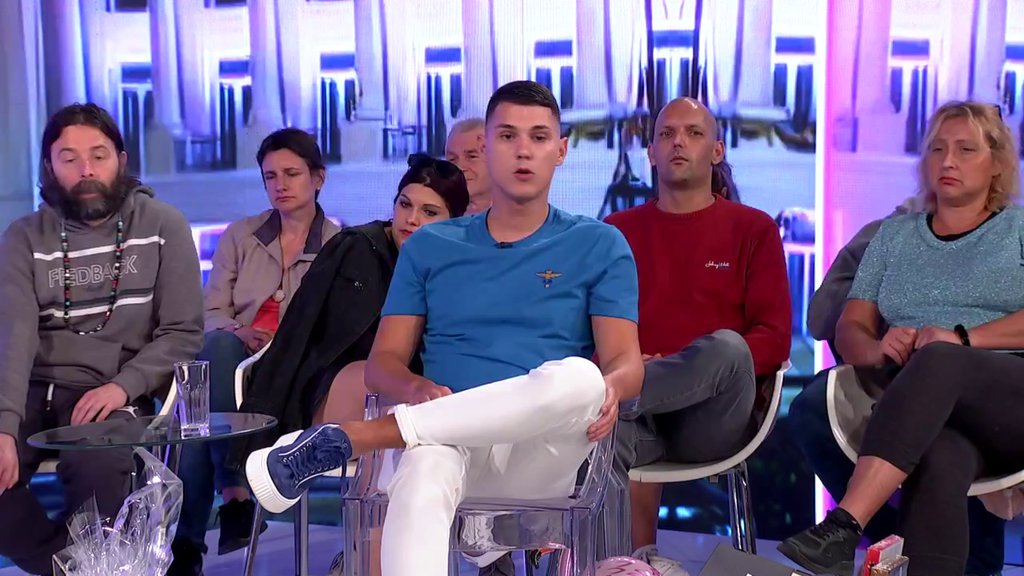 Ena tvrdi da je vaspitana, a pričala je da me mama napravila na vermutu: Peja brutalno uništio Enu Čolić, niže poniženje jedno za drugim! (VIDEO)